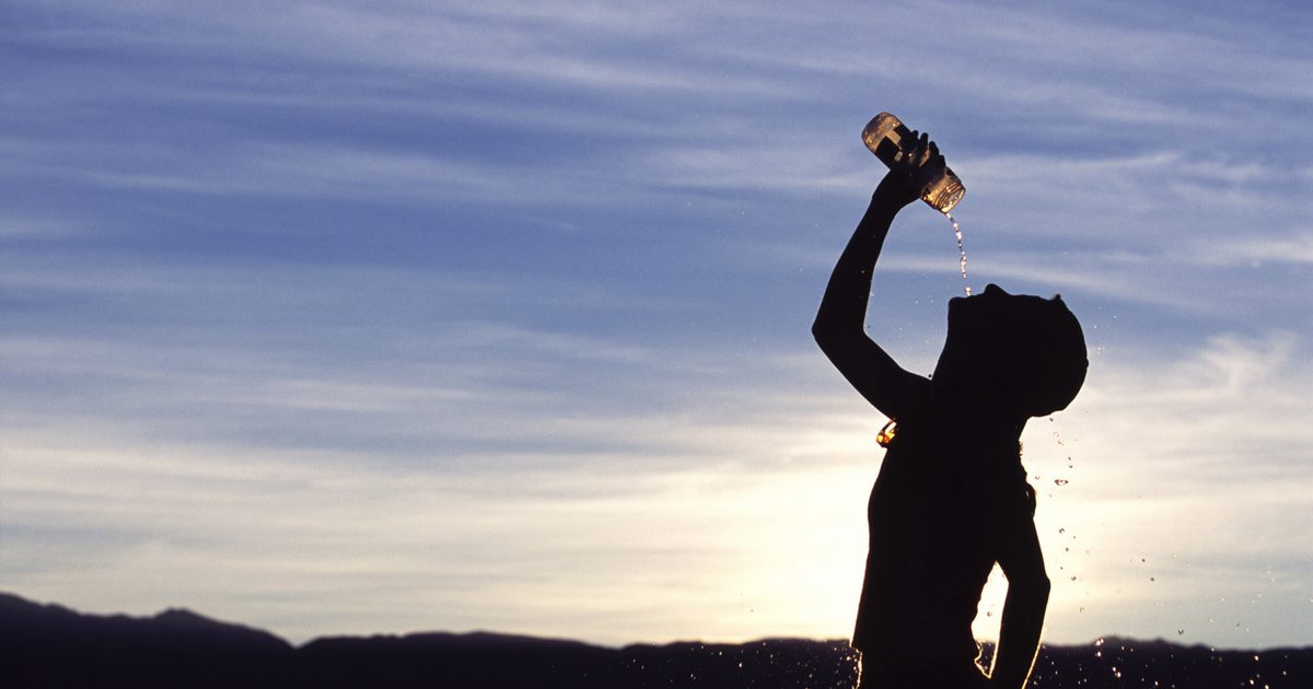 Kann zu viel Wasser trinken Gewichtsverlust verhindern?