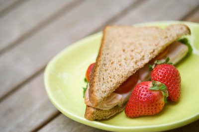 Kann ich essen Huhn und die Türkei Sandwiches helfen mir, Gewicht zu verlieren?