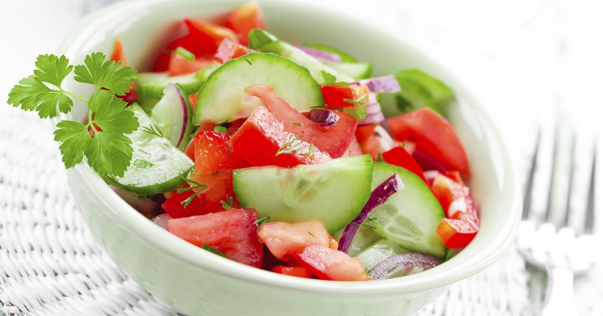 Gør tomat & agurk salater dig til at tabe sig?