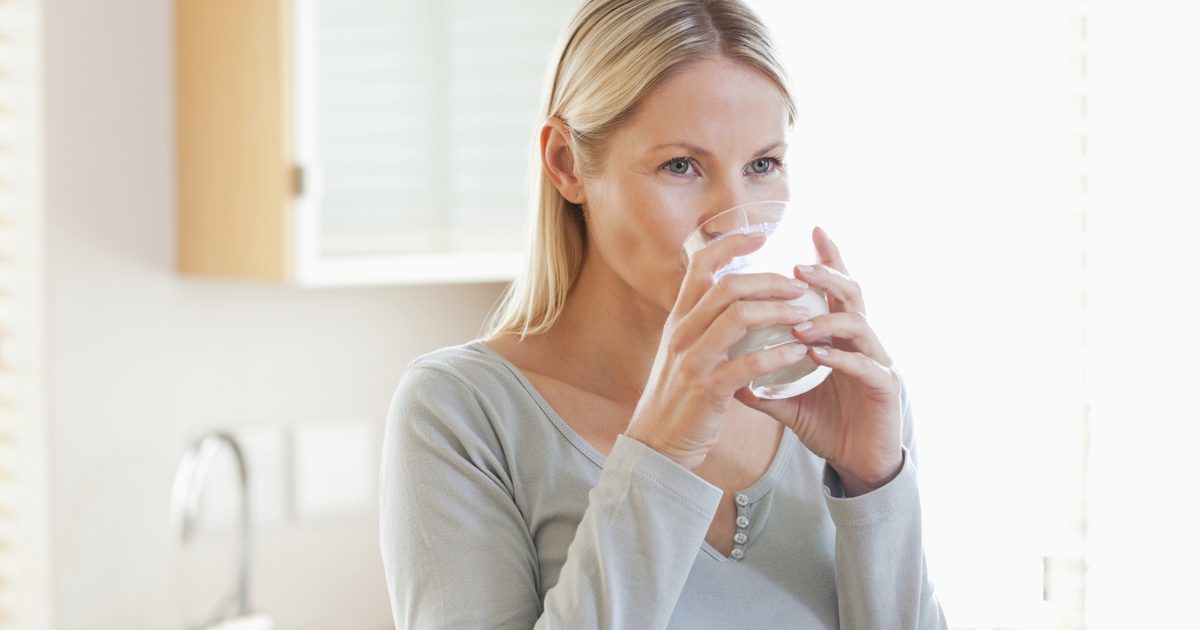 Czy woda pitna i herbata pomagają schudnąć?
