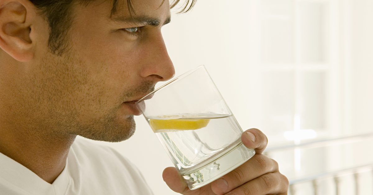 Hoe maak je citroenwater om af te vallen?