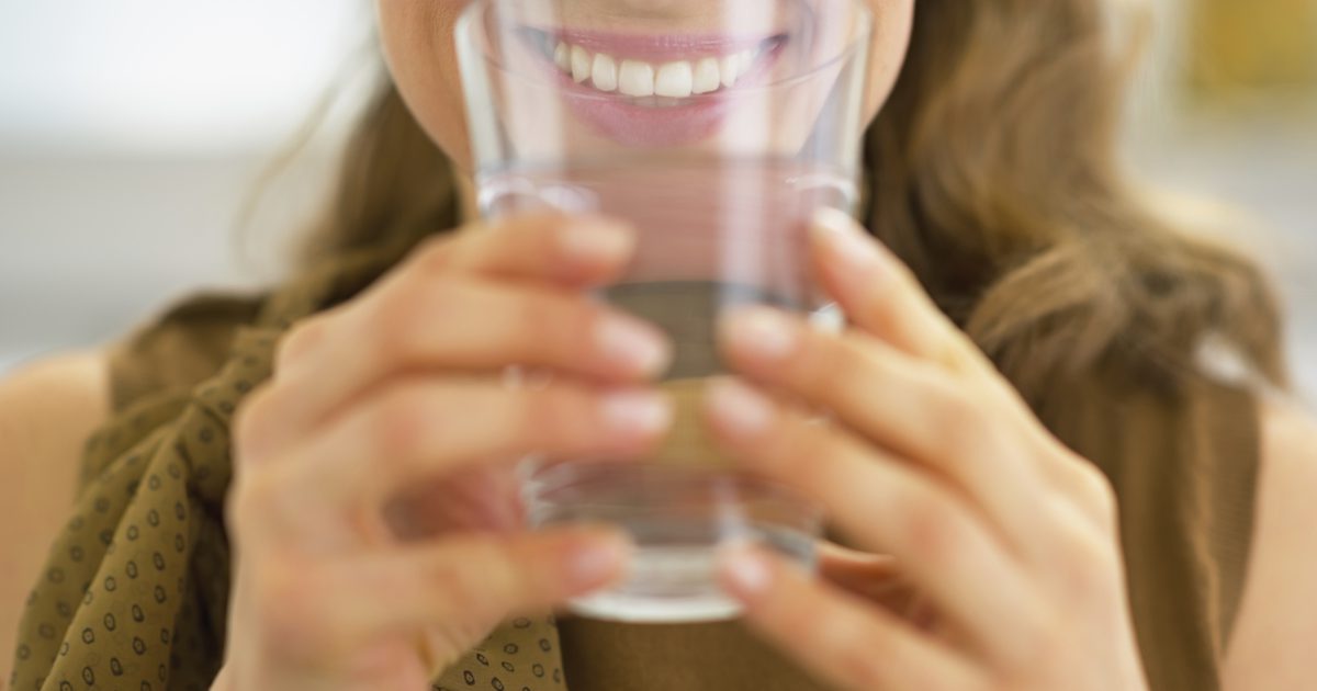 Hvor mange glas vand skal du drikke en dag for at tabe sig?