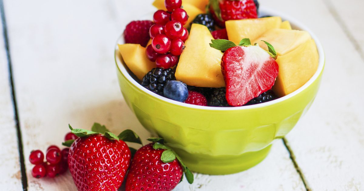 Wie man mehr Früchte und Daten isst, um Gewicht zu verlieren