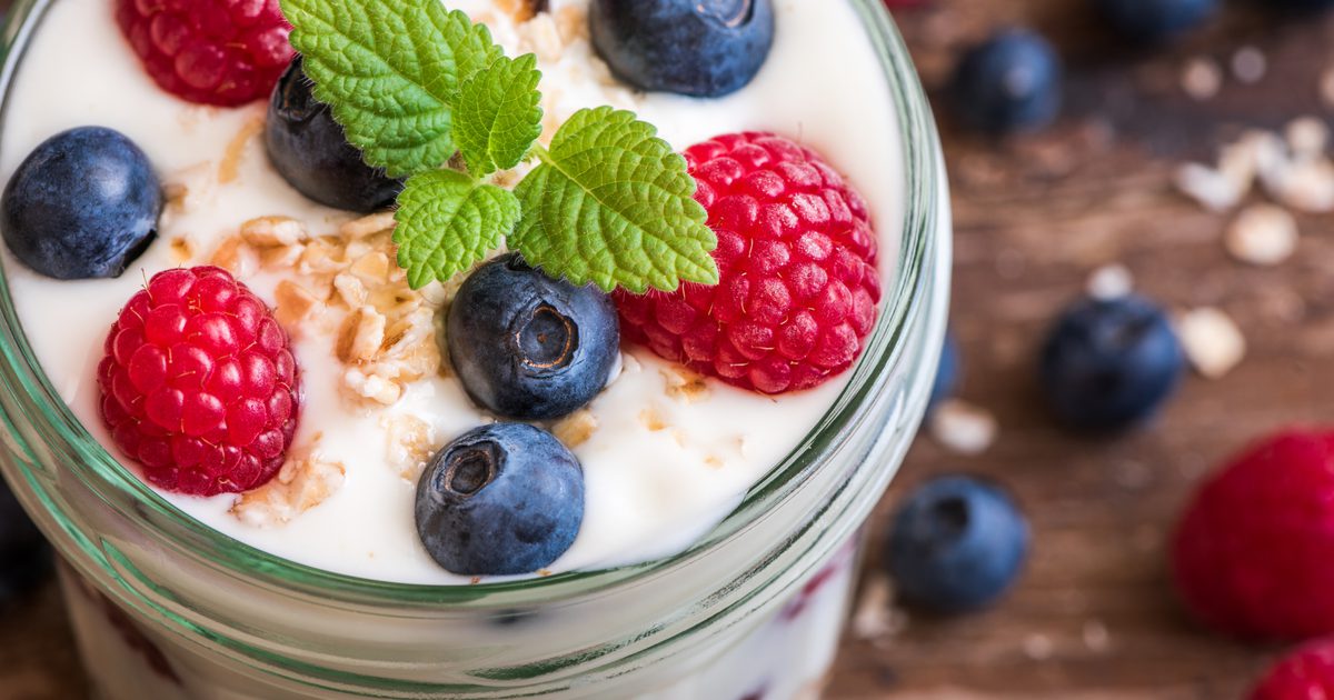 Wie man Gewicht verliert, indem man Mittagessen mit Joghurt ersetzt