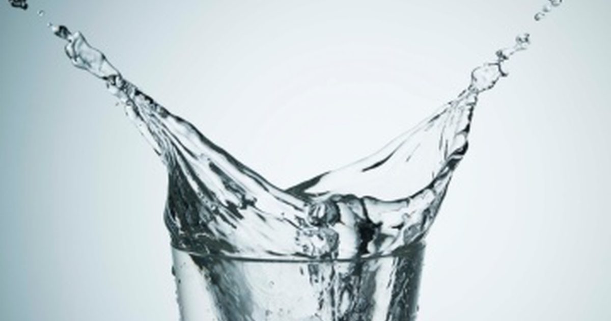 Jak schudnąć Picie 8 szklanek wody dziennie