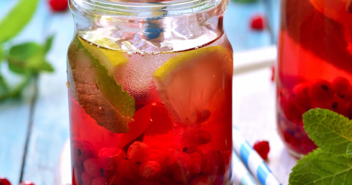 Водата с аромат на плодове е добре да пиете, когато сте диети?
