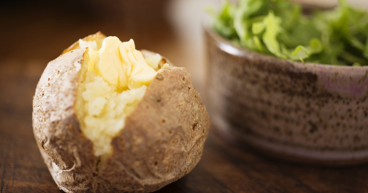 Měl bych jíst pečené brambory při pokusu o snížení hmotnosti?