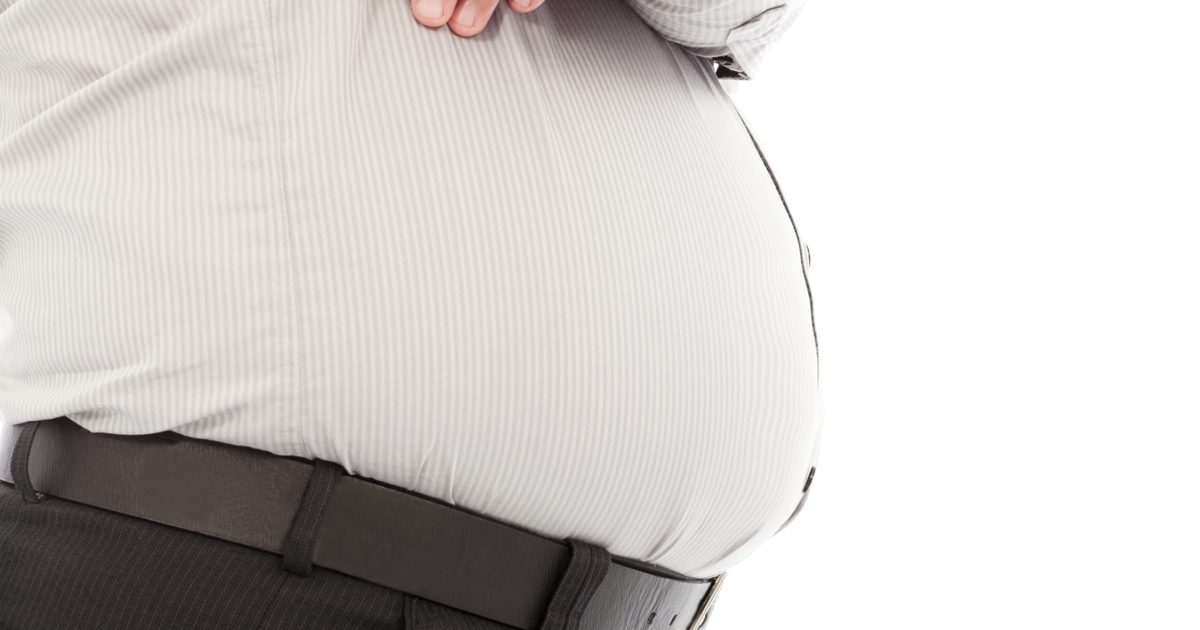 Vad orsakar män att ha hårda, feta Bellies?