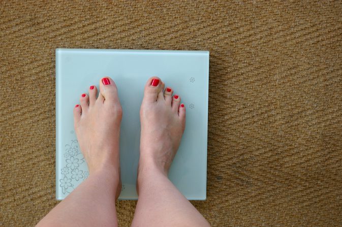 ما هو الحد الأدنى من السعرات الحرارية لمبلغ 170 رطل. الشخص لتخسر الوزن؟