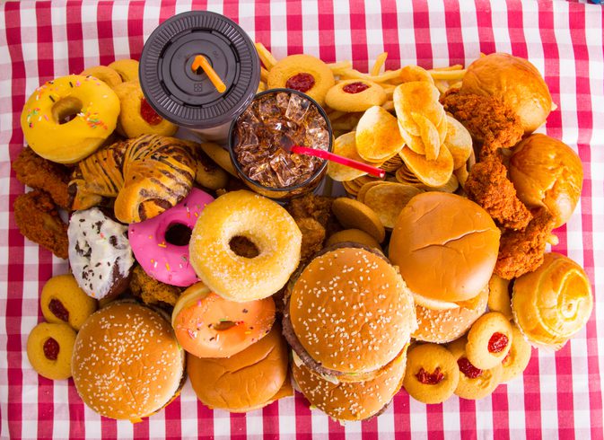 Co je nejhorší: smažené potraviny, rafinované potraviny, pečená jídla nebo sladkosti?